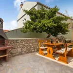 Holiday home Stunning In With Wifi Unije
